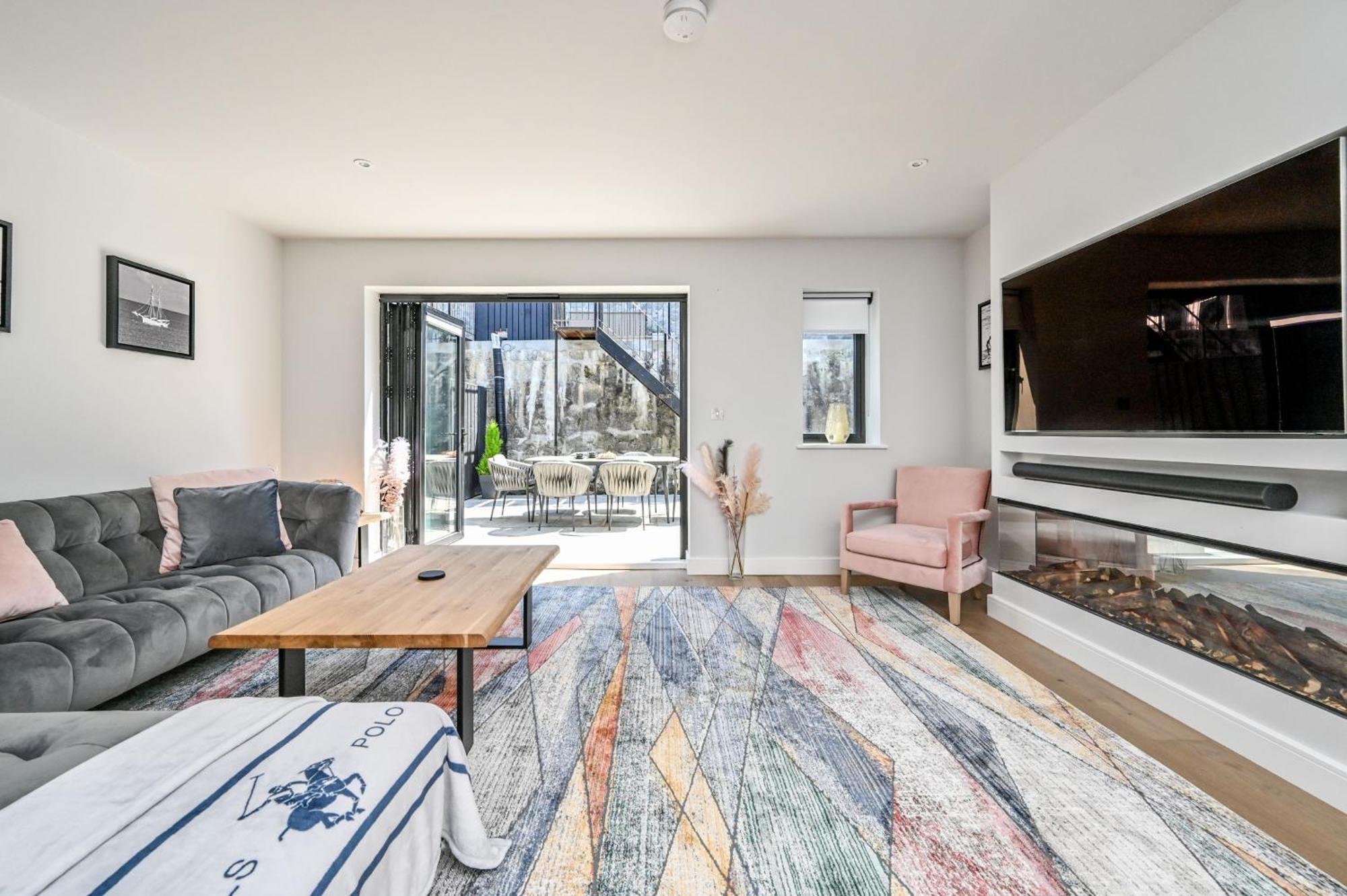 1 The Nest - Luxury Modern House Nr Beach & Bars With Sea Views & Free Parking Villa Charlestown  Exterior photo